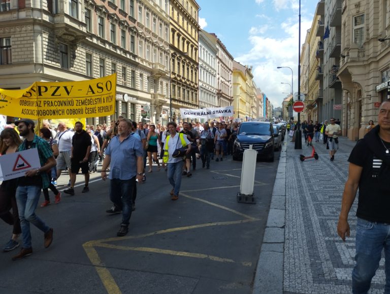 Tisíce zemědělců znovu protestovaly proti vládní agrární politice