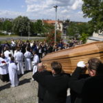 Josef Abrhám, rakev, poslední rozloučení, pohřeb, pieta, kostel sv. Anežky České—Funeral of Czech actor Josef Abrham